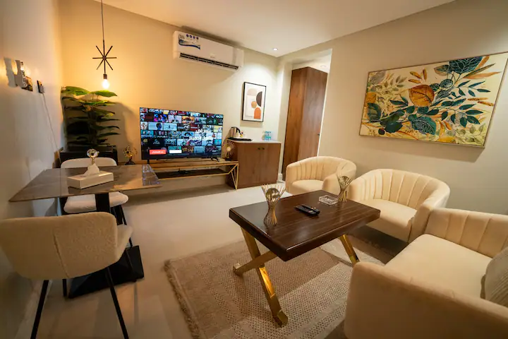 شقق الدخول الذاتي