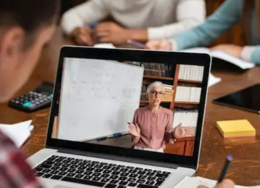 اكتشف الفوائد التعليمية للدراسة في مصر